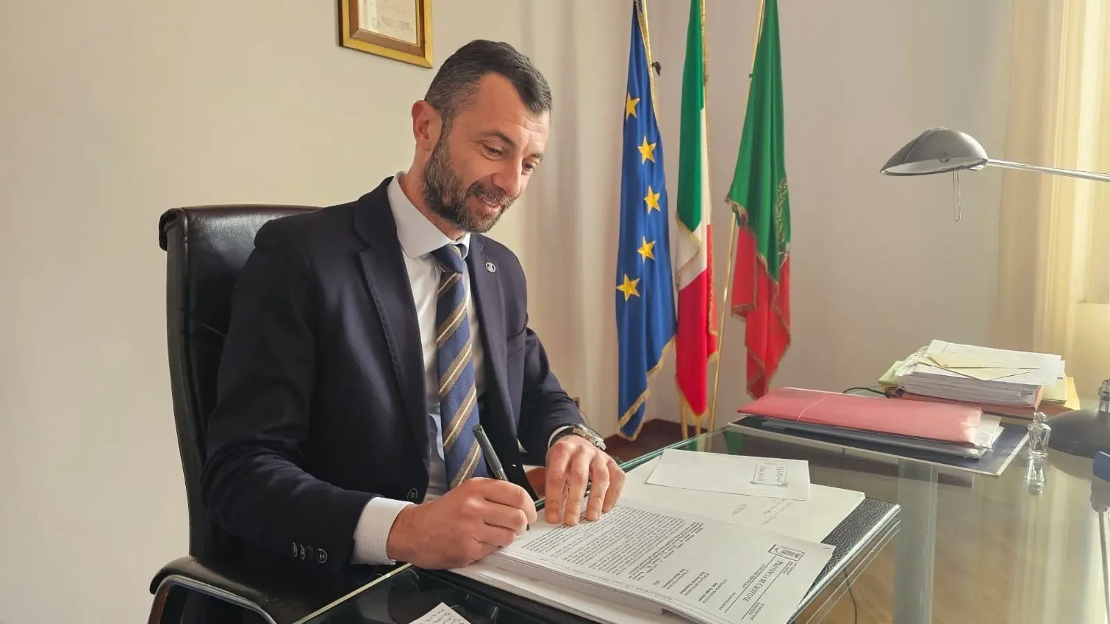 Corruzione e appalti pilotati a Crotone, si dimette il consigliere comunale Manica: decade anche dalla Provincia\n