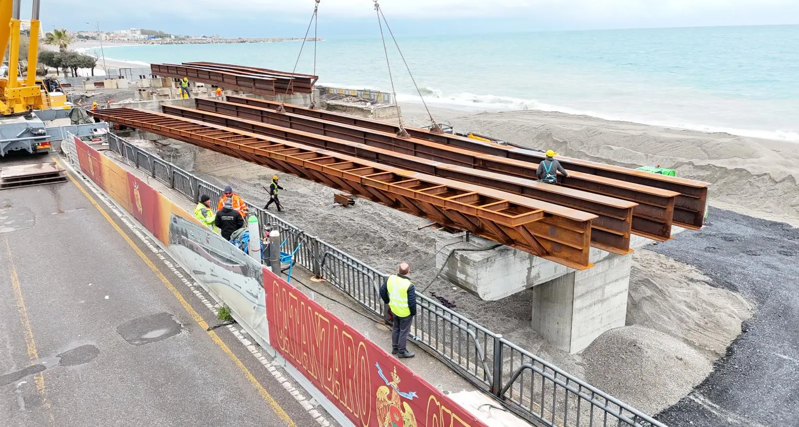 Ponte Fiumarella, le operazioni di varo dell’impalcato metallico continueranno il 2 e il 3 aprile\u00A0\n