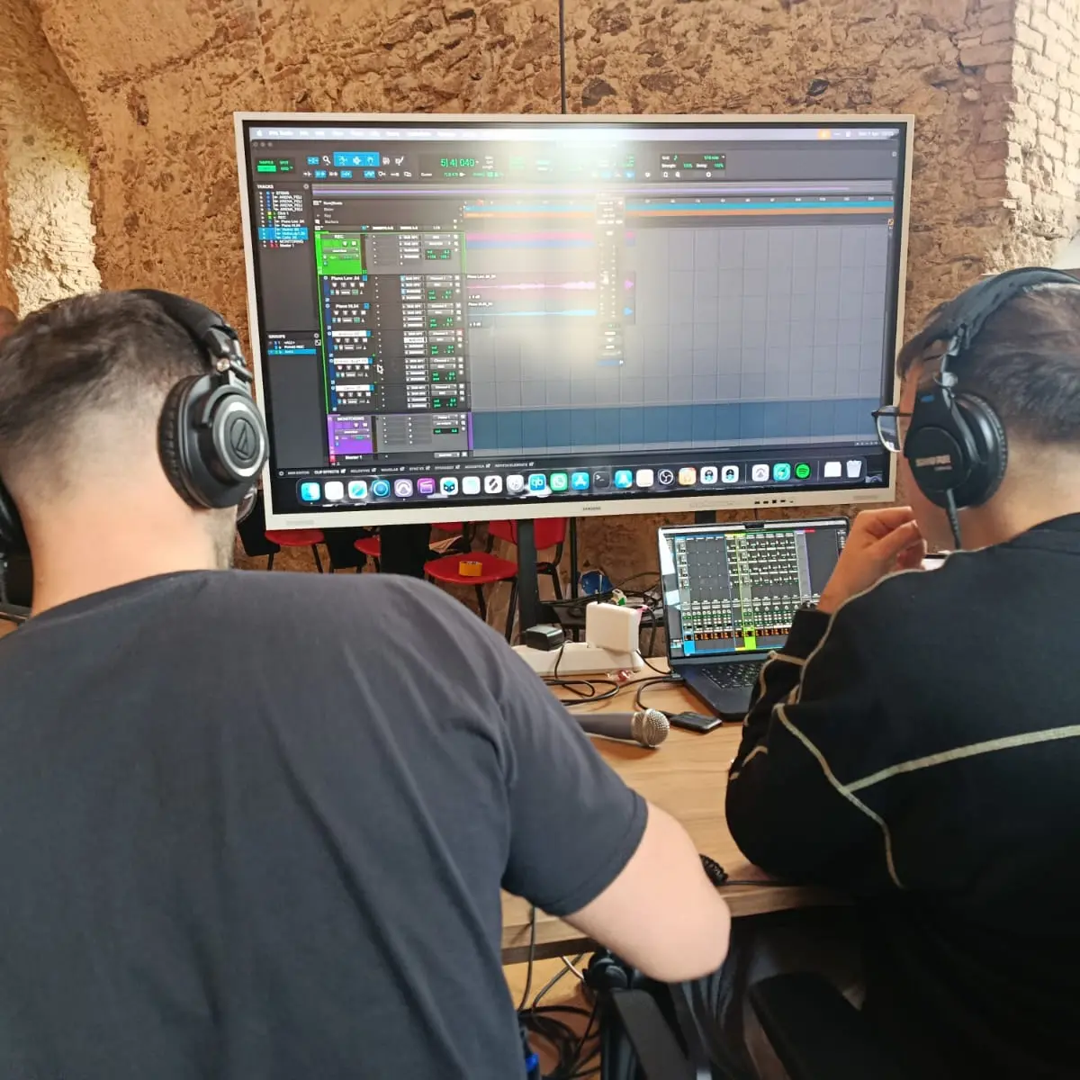 <p>Ecco “Vibox”: sceglie le canzoni in base allo stato d’animo di chi ascolta. <span style=\"color:hsl(0, 75%, 60%);\">Il dono del Conservatorio</span> al carcere e alla comunità Maranatha</p>