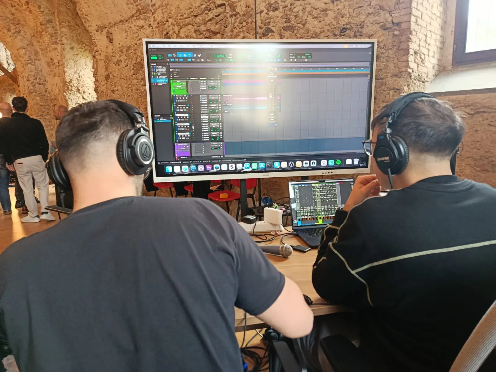 Ecco “Vibox”: sceglie le canzoni in base allo stato d’animo di chi ascolta. Il dono del Conservatorio al carcere e alla comunità Maranatha\n