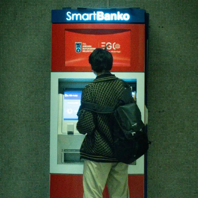 Bonifici sospesi durante le feste pasquali: cosa accade e come evitare ritardi negli accrediti\n