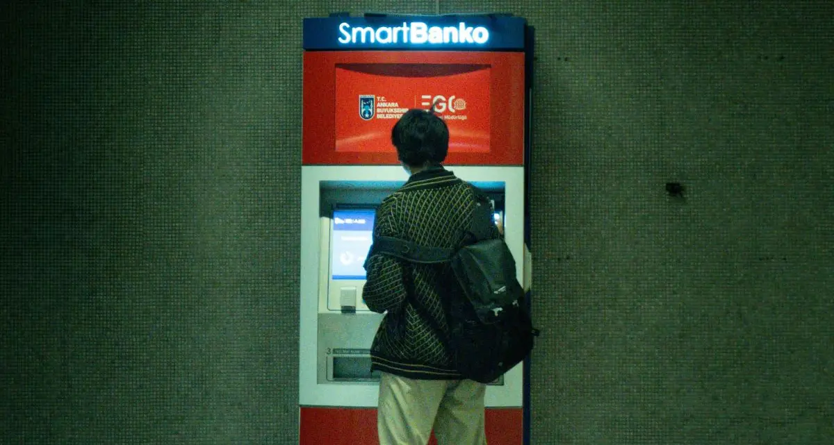 Bonifici sospesi durante le feste pasquali: cosa accade e come evitare ritardi negli accrediti\n