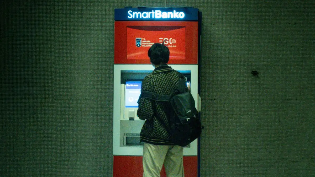 Bonifici sospesi durante le feste pasquali: cosa accade e come evitare ritardi negli accrediti\n