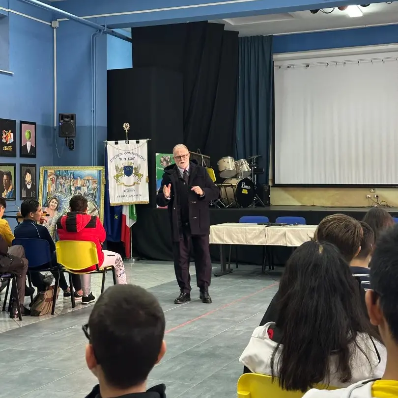 A scuola di legalità, il progetto dell’Istituto “B. Telesio” trasforma la Costituzione in esperienza viva\n