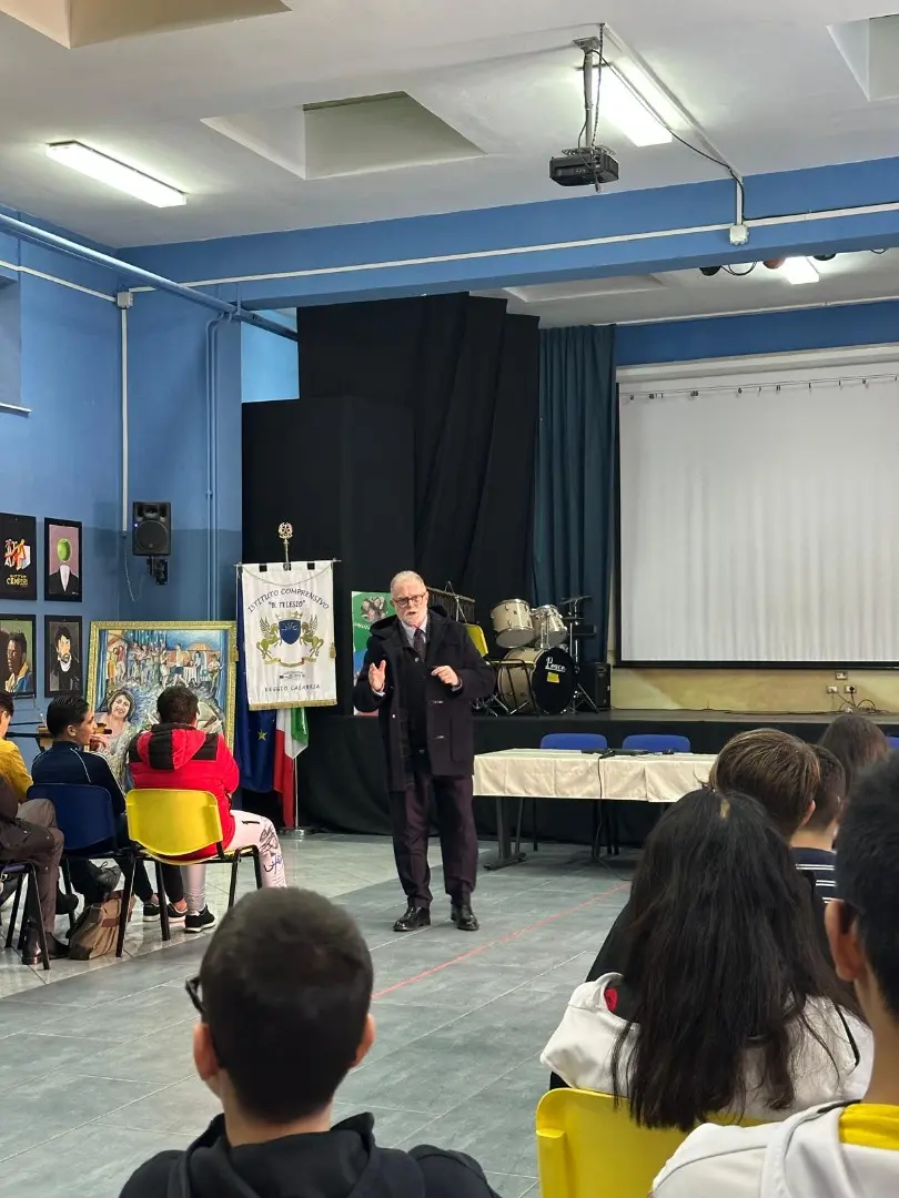 A scuola di legalità, il progetto dell’Istituto “B. Telesio” trasforma la Costituzione in esperienza viva\n