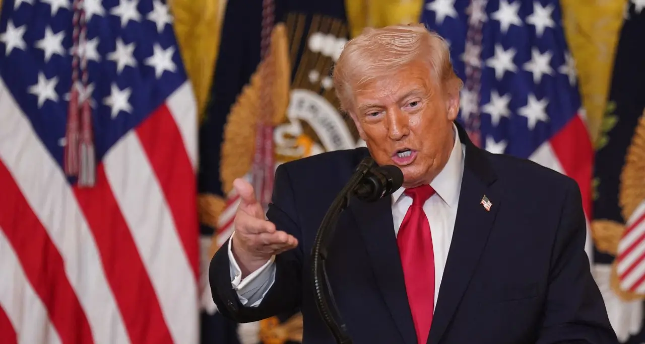 Trump, trumpiani e terrapiattisti. Il presidente dell’assurdo ha in mano il nostro futuro\n