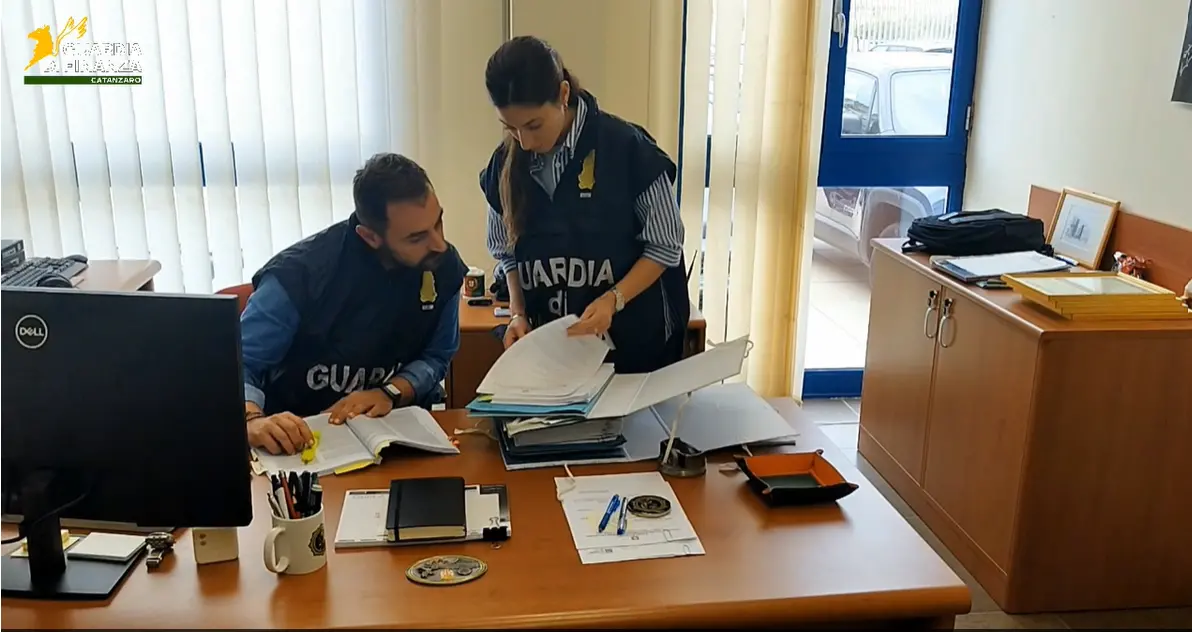 False residenze, assunzioni\u00A0fittizie e finti matrimoni per favorire l’immigrazione illegale: 61 indagati a Lamezia\n