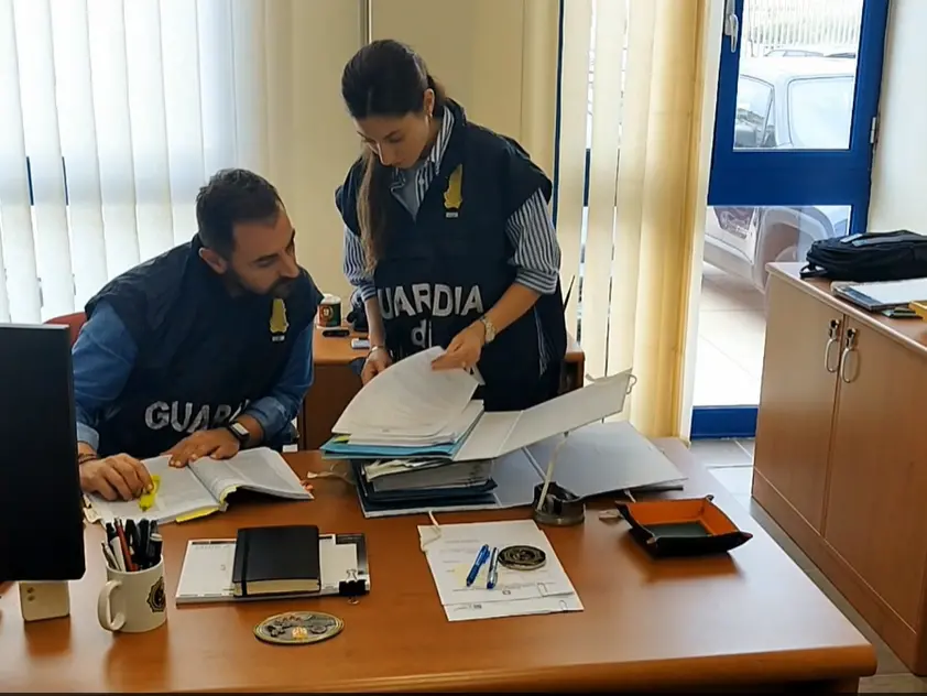 False residenze, assunzioni fittizie e finti matrimoni per favorire l’immigrazione illegale: 61 indagati a Lamezia – NOMI