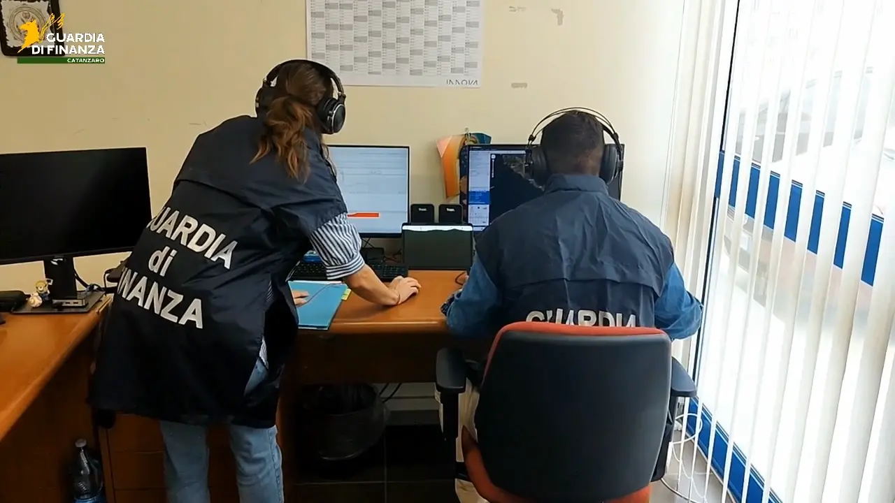 Favoreggiamento dell'immigrazione clandestina, 61 indagati a Lamezia