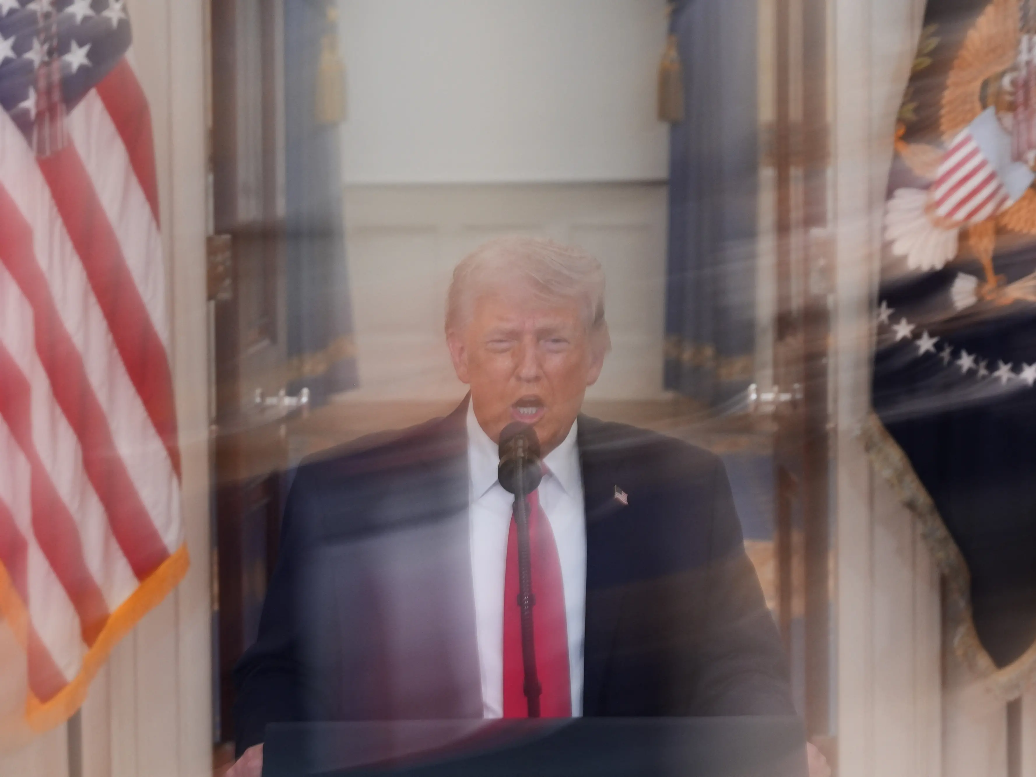 Trump minaccia ancora l’Iran: «Lo faremo tornare all’età della pietra. Questa guerra un investimento sul futuro»