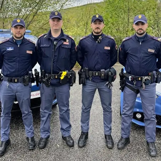 <p>Bimba in crisi respiratoria <span style=\"color:hsl(0,75%,60%);\">bloccata nel traffico</span>: staffetta PS per salvarla</p>