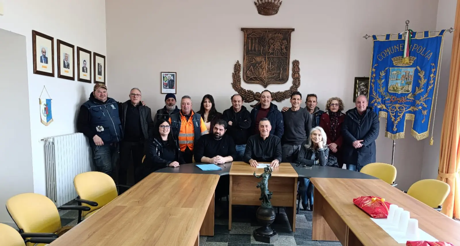 Polia, il Comune assume sette tirocinanti d’inclusione sociale in servizio da 15 anni: «Oggi vince il lavoro»\n