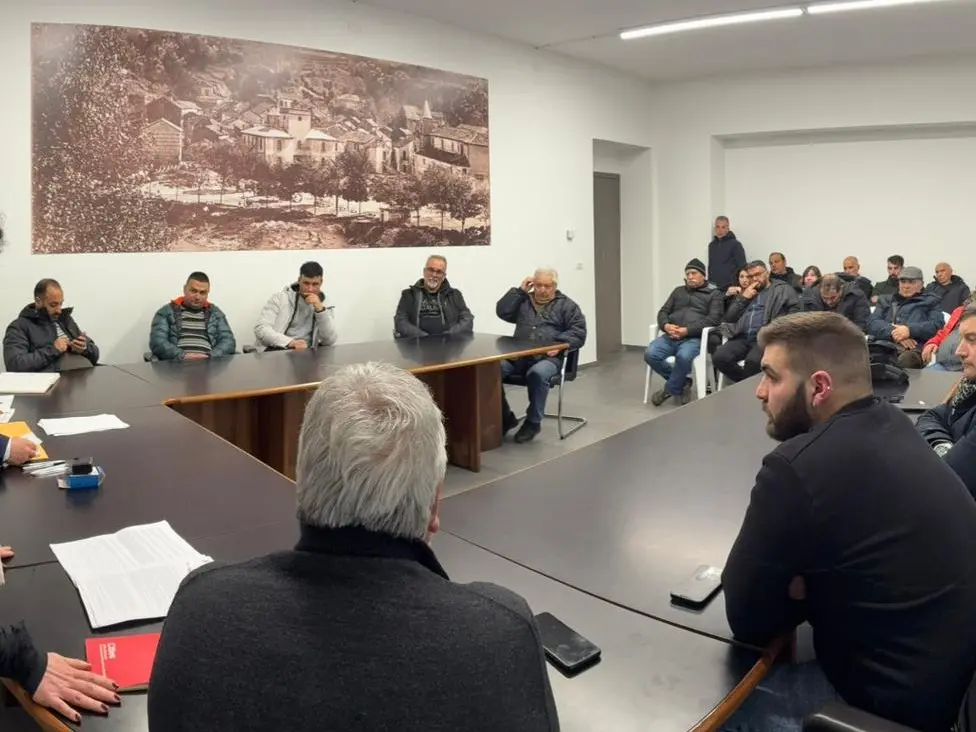 La rinascita tra piante e colori: presentato in un Consiglio comunale aperto il progetto “Brognaturo borgo fiorito”