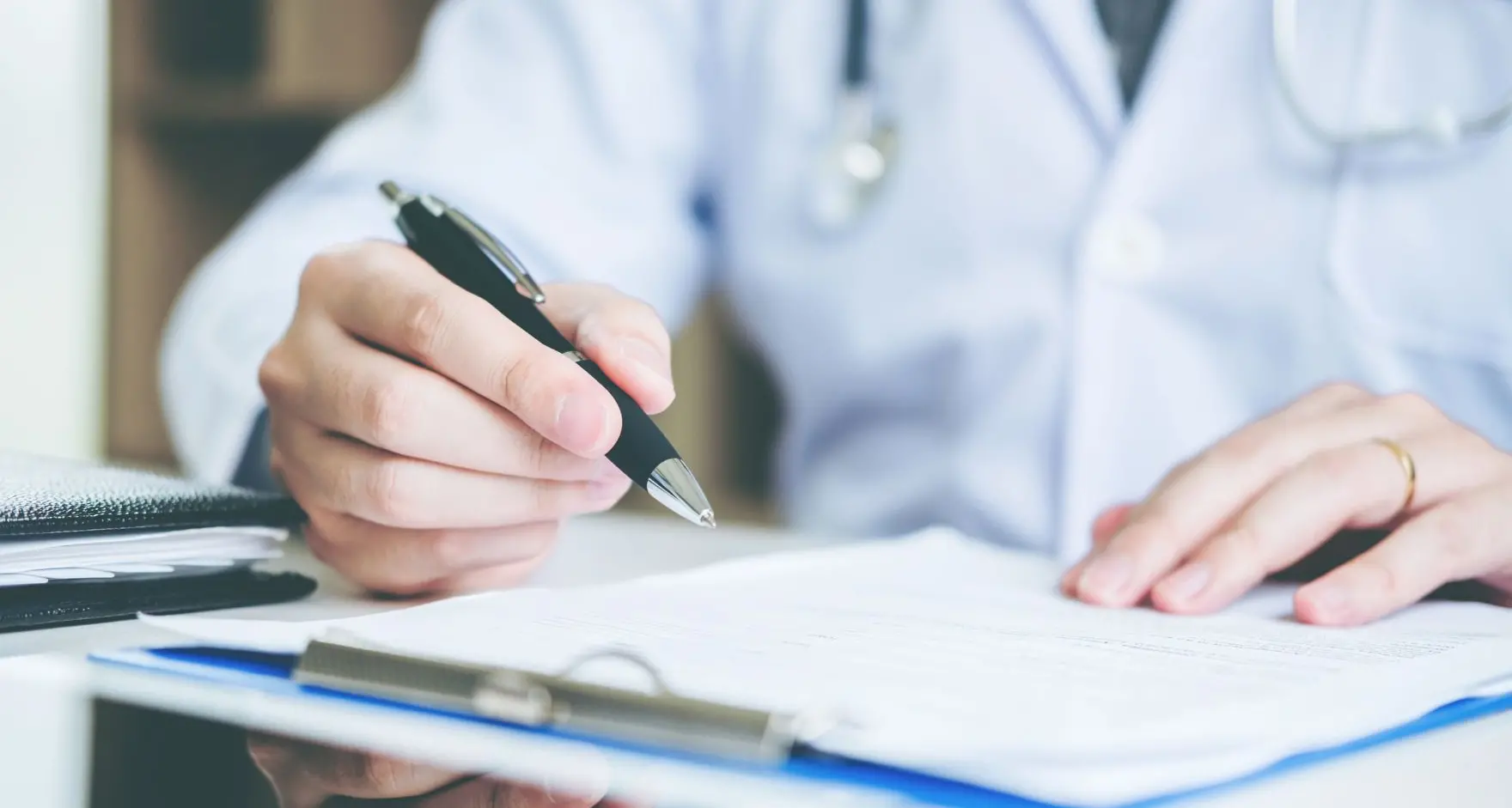 La Calabria cerca medici ma respinge chi torna dal Nord: la Regione\u00A0esclude la domanda, il Tar ribalta la decisione\n