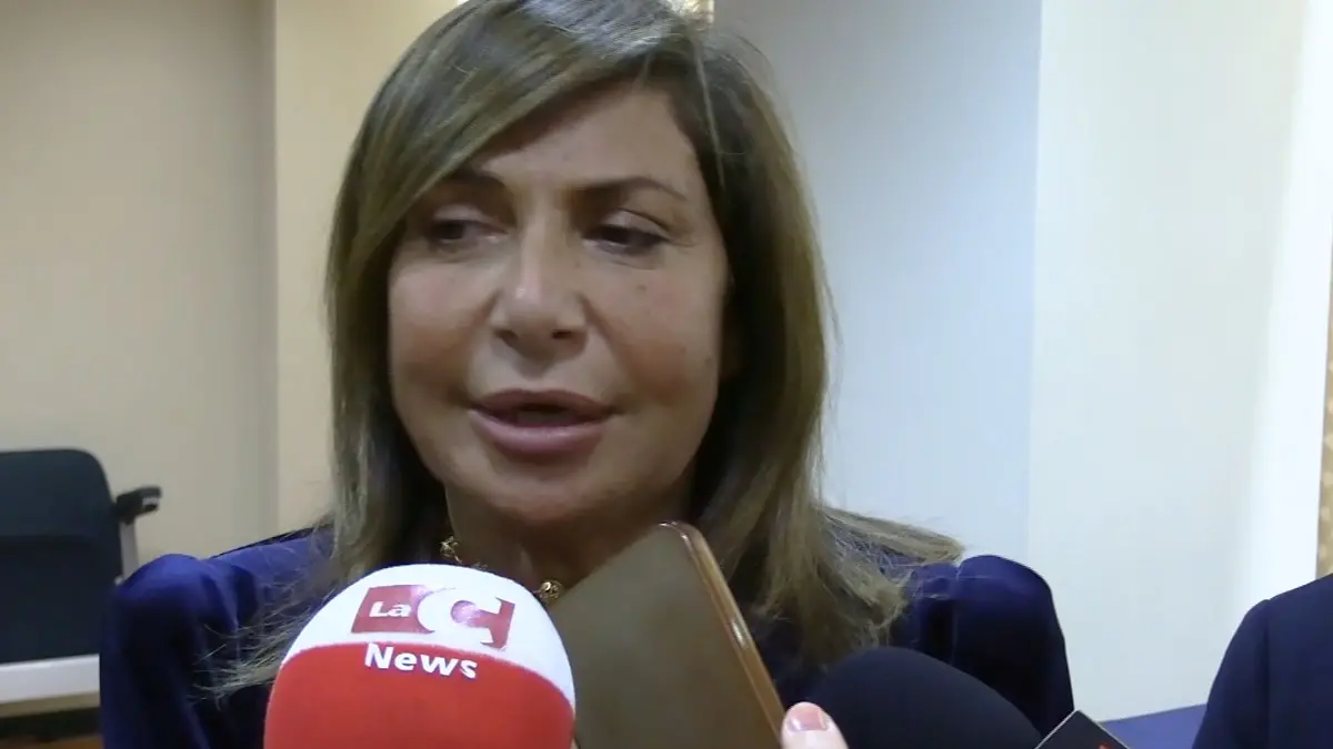 <p>Loizzo (Lega) annuncia il congresso in Calabria e <span style=\"color:hsl(0, 75%, 60%);\">“salva” il Governo</span>: «Non cadrà». E su Cosenza: «Città al crepuscolo»</p>