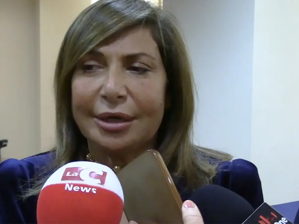 Loizzo (Lega) annuncia il congresso in Calabria e “salva” il Governo: «Non cadrà». E su Cosenza: «Città al crepuscolo»