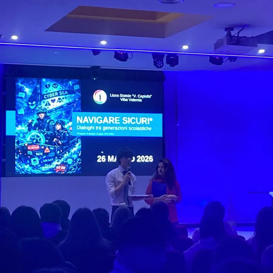 Cyberbullismo, i giovani insegnano ai giovani: successo per il progetto “Navigare Sicuri” al Liceo Capialbi\n
