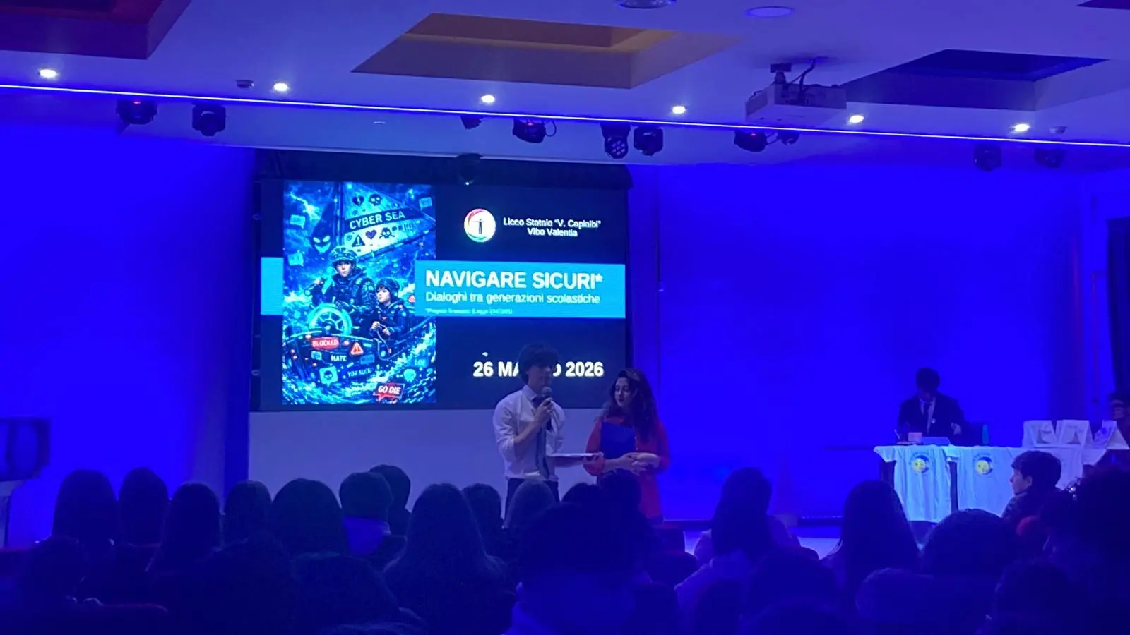 Cyberbullismo, i giovani insegnano ai giovani: successo per il progetto “Navigare Sicuri” al Liceo Capialbi\n