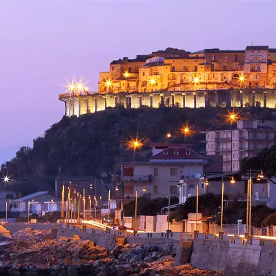 San Lucido, il borgo che profuma di mare e di ricordi\n