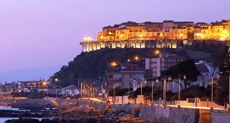 San Lucido, il borgo che profuma di mare e di ricordi\n