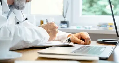 <p>La Calabria cerca medici ma respinge chi torna dal Nord: <span style=\"color:hsl(0, 75%, 60%);\">la Cittadella esclude la domanda</span> ma il Tar ribalta la decisione</p>