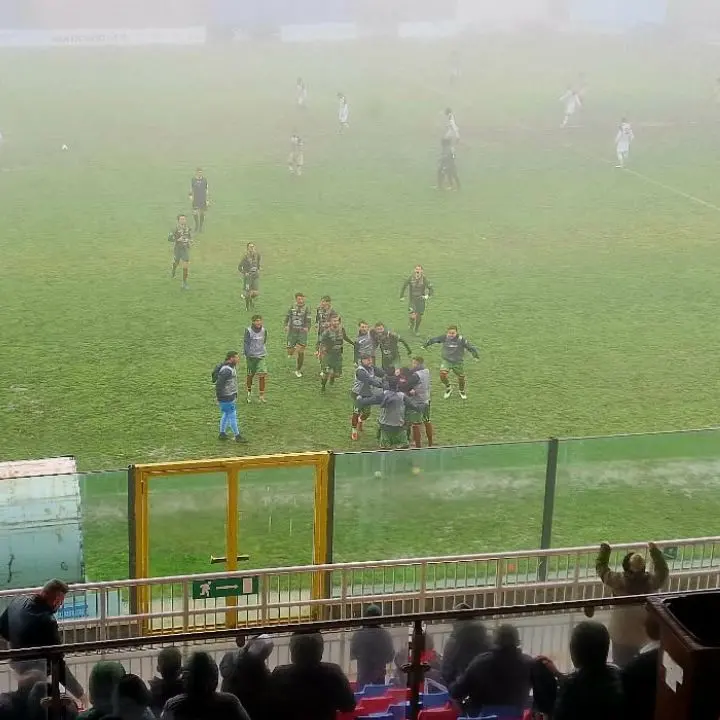 <p>Vibonese, la serie positiva si è già fermata: il match salvezza va alla Sancataldese. I rossoblù chiudono in nove uomini</p>