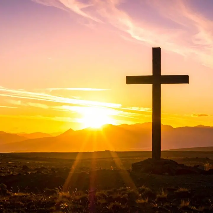 Pasqua nel tempo delle contraddizioni tra\u00A0guerra e\u00A0fuga dei giovani, ma la Calabria\u00A0può essere rifugio e futuro\n