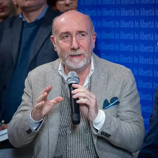 Addio al giornalista Roberto Arditti: è morto in ospedale a Roma dopo essere stato ricoverato per un arresto cardiaco\n