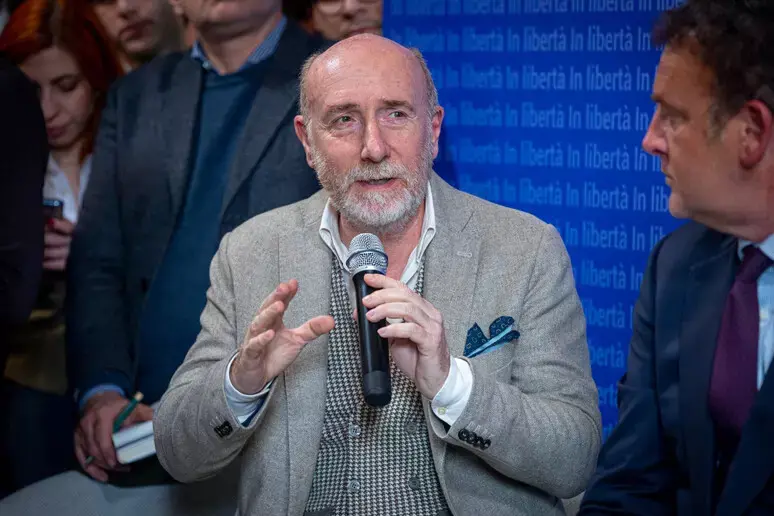 Addio al giornalista Roberto Arditti: è morto in ospedale a Roma dopo essere stato ricoverato per un arresto cardiaco\n