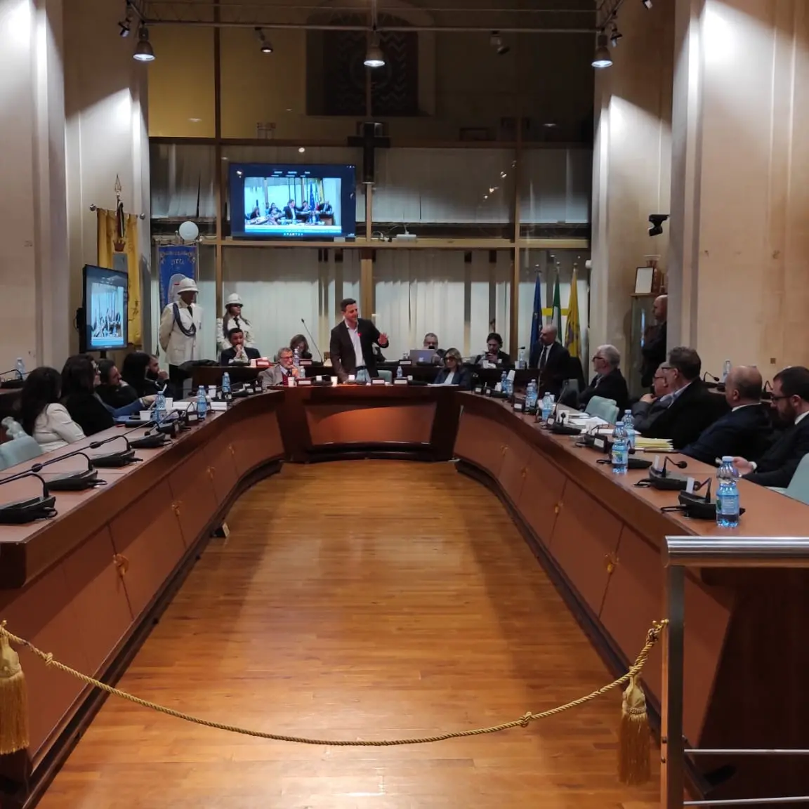 Corigliano-Rossano approva il bilancio 2026-2028 tra risanamento, investimenti e servizi\n