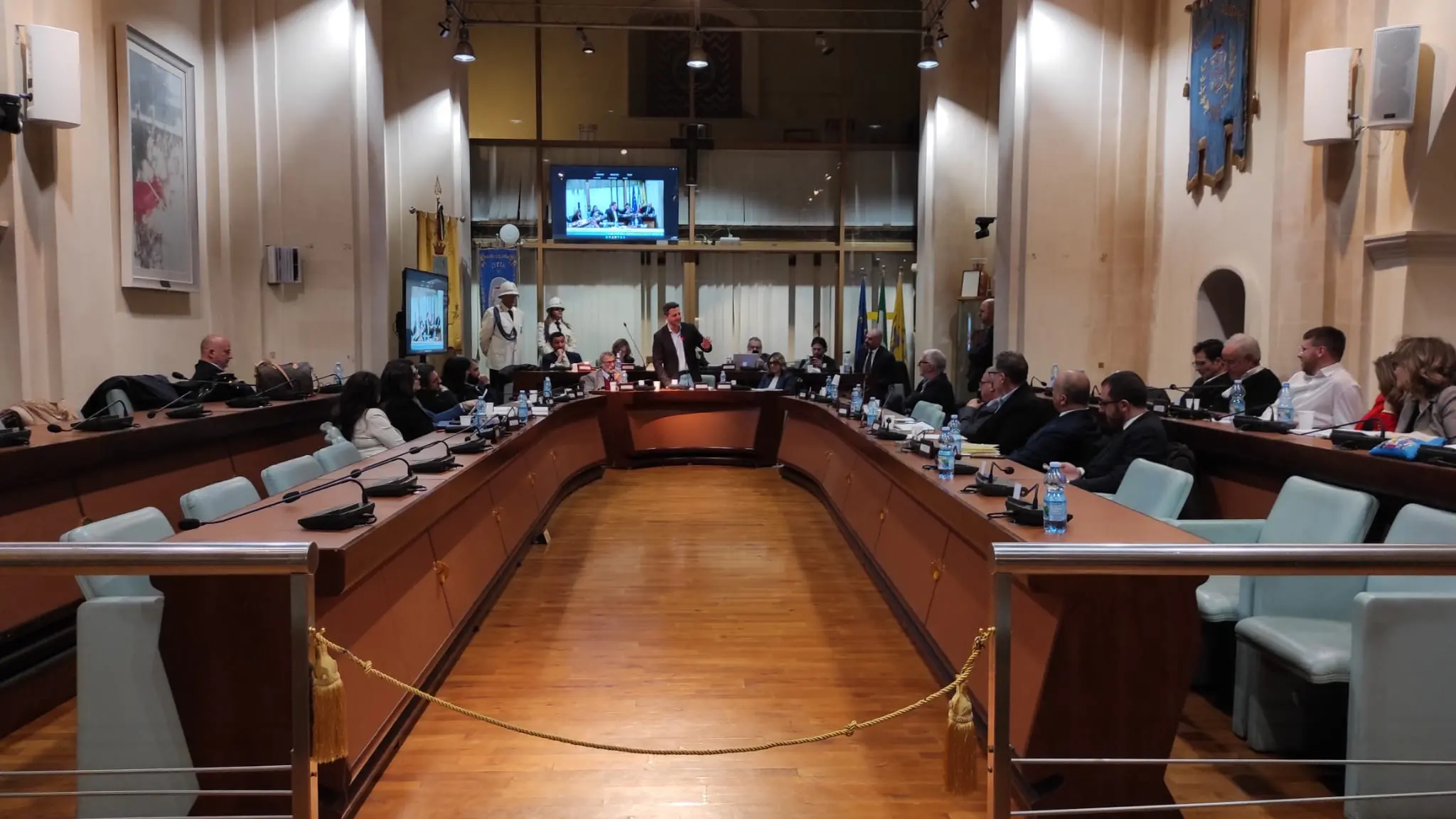Corigliano-Rossano approva il bilancio 2026-2028 tra risanamento, investimenti e servizi\n