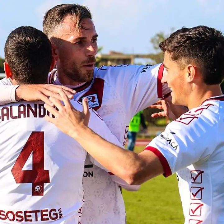 La Reggina osserva, le rivali corrono: Nissa e Savoia non sbagliano, il distacco dalla vetta sale a sei punti\n