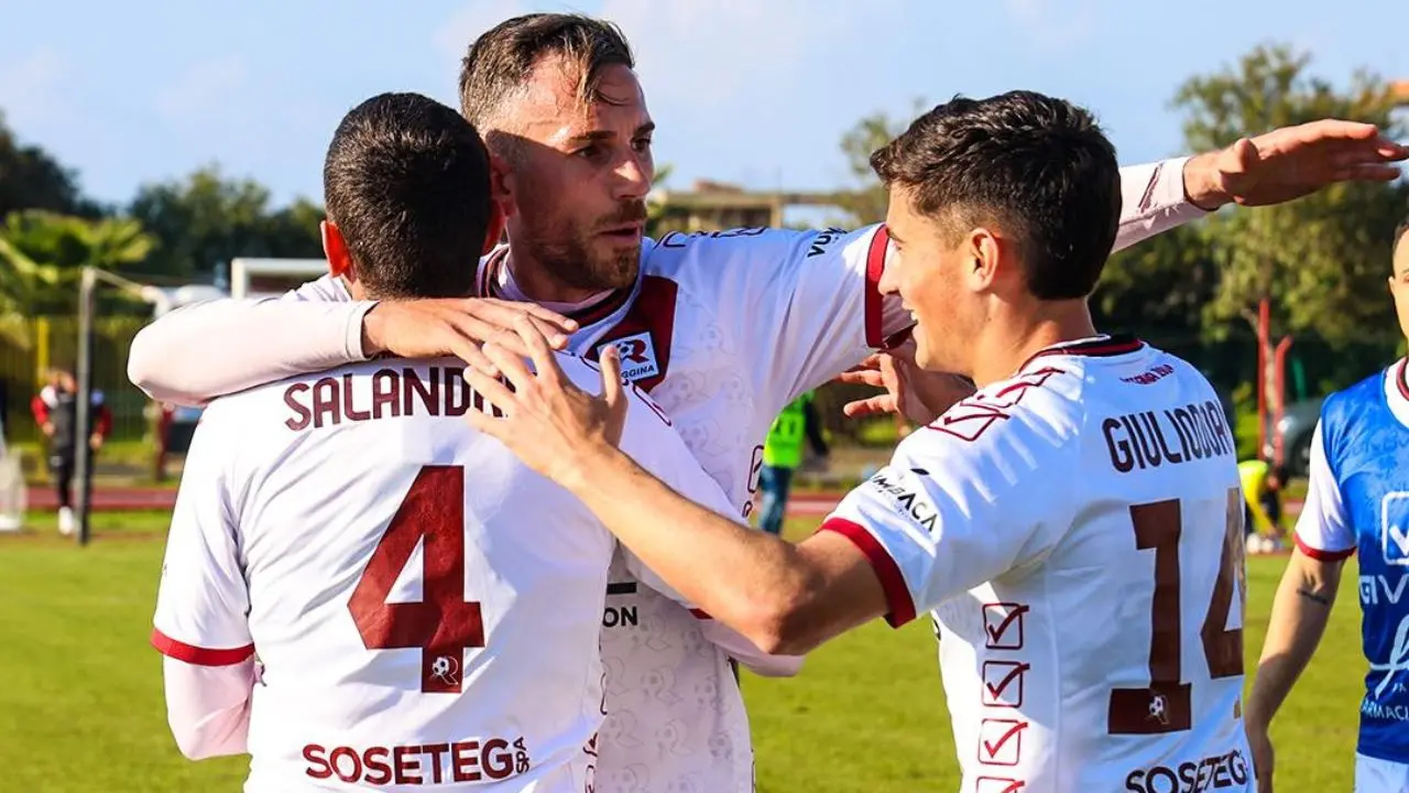 La Reggina osserva, le rivali corrono: Nissa e Savoia non sbagliano, il distacco dalla vetta sale a sei punti\n