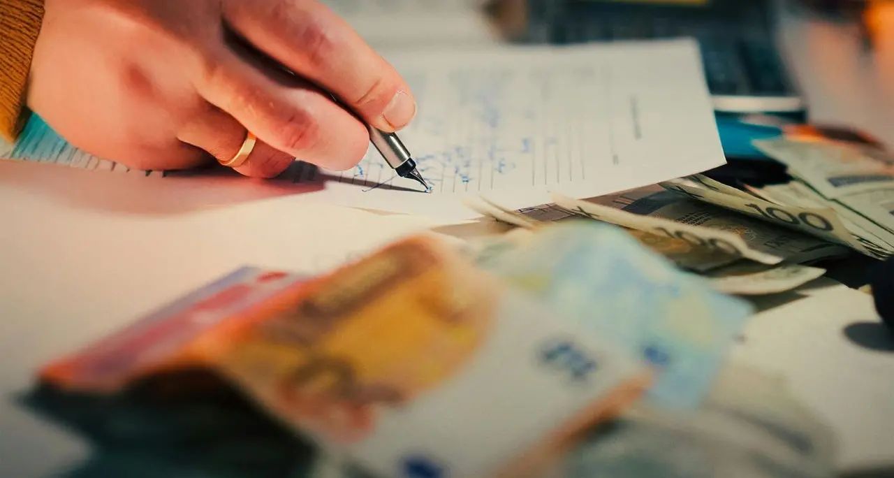 Immigrazione illegale: ecco come funzionava la “rete” lametina che coinvolge vigli urbani, dipendenti comunali e patronati\n