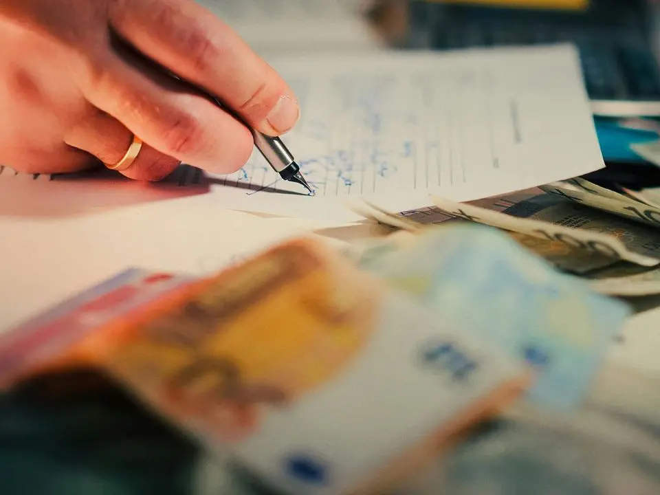 Immigrazione illegale: ecco come funzionava la “rete” lametina che coinvolge vigli urbani, dipendenti comunali e patronati