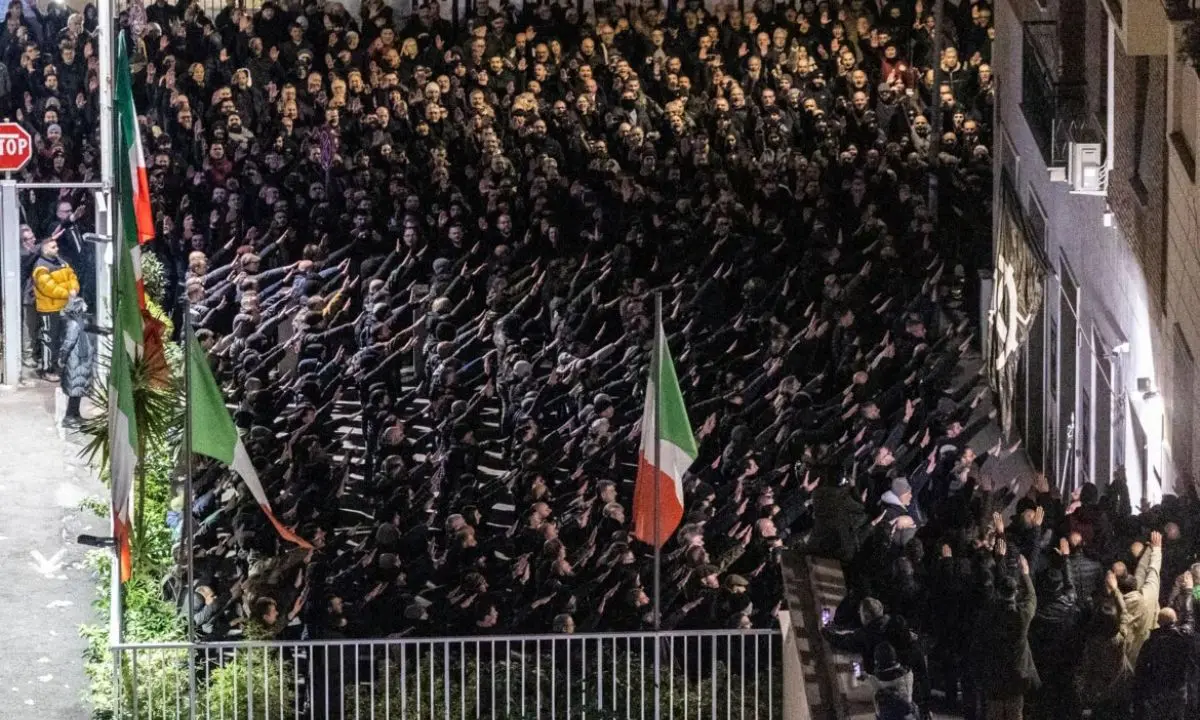 Acca Larentia, depositate le motivazioni: per il gup il saluto romano da solo non basta\n