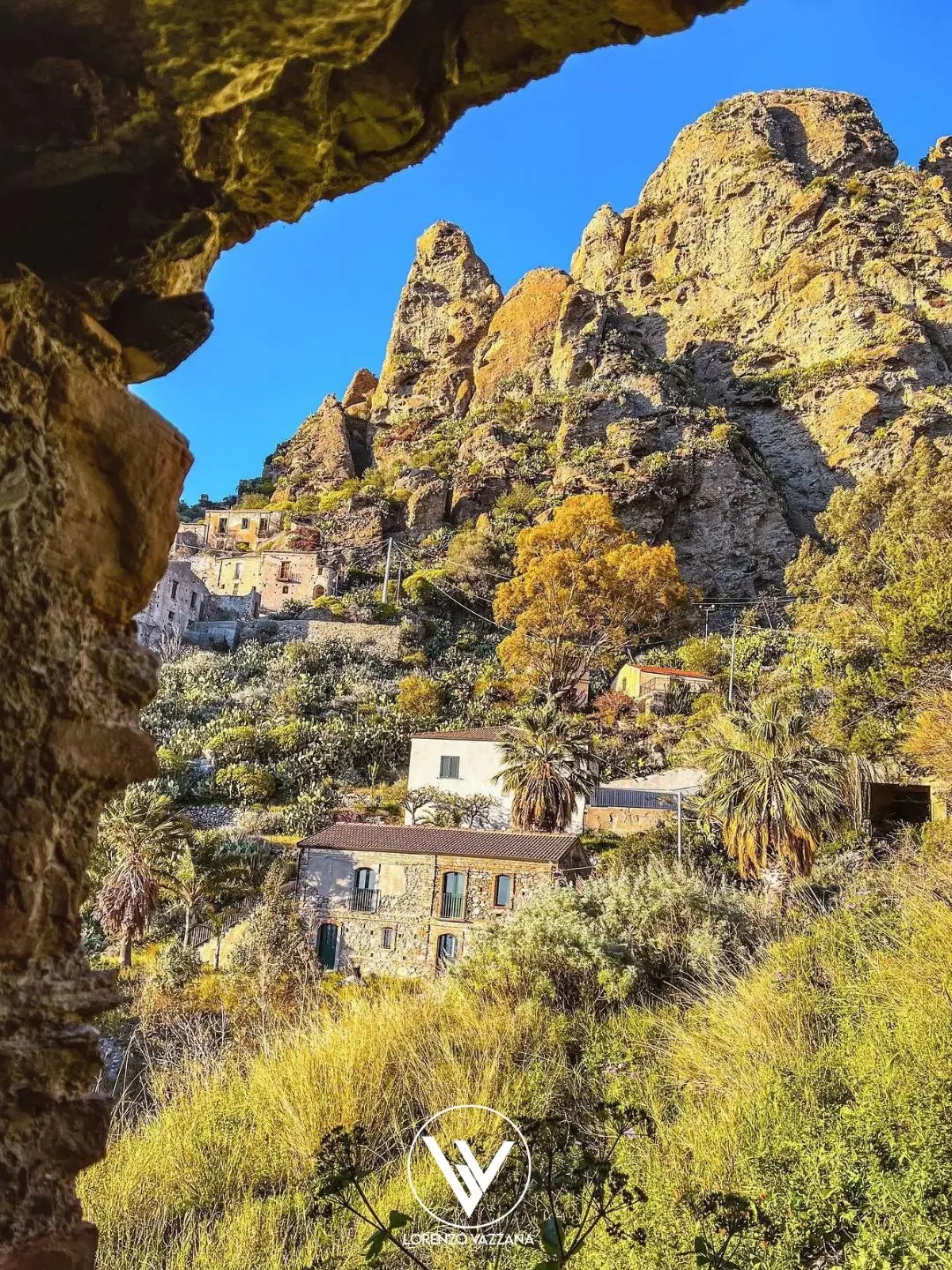Tra le rovine, il respiro antico di Pentedattilo\n