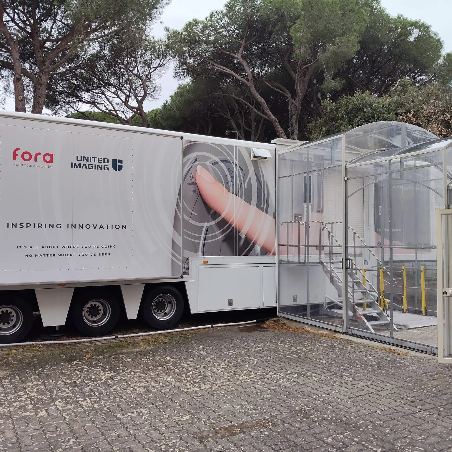 «A Catanzaro pazienti oncologici costretti a fare la Pet in un Tir dove mancano anche i servizi igienici»: la denuncia\n