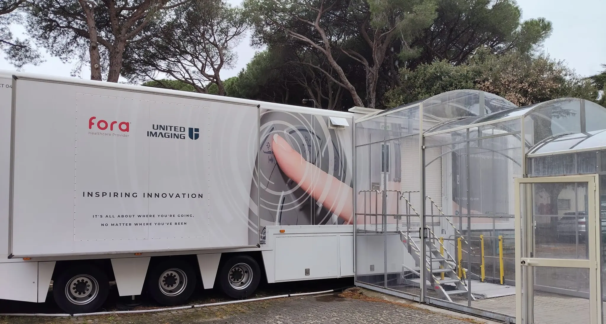 «A Catanzaro pazienti oncologici costretti a fare la Pet in un Tir dove mancano anche i servizi igienici»: la denuncia\n