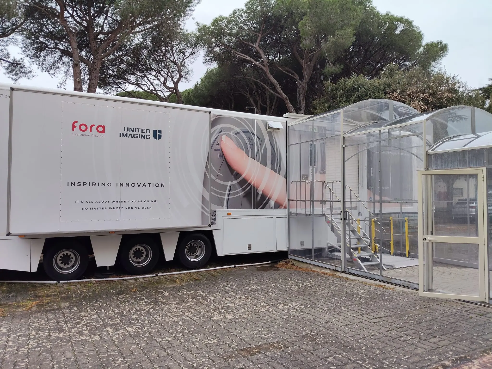 «A Catanzaro pazienti oncologici costretti a fare la Pet in un Tir dove mancano anche i servizi igienici»: la denuncia\n