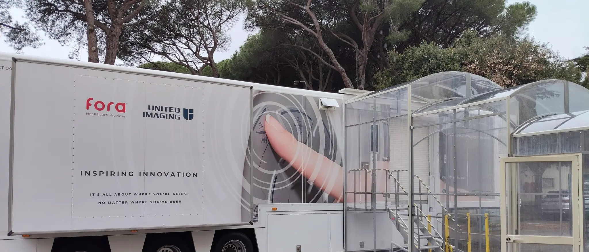 «A Catanzaro pazienti oncologici costretti a fare la Pet in un Tir dove mancano anche i servizi igienici»: la denuncia\n