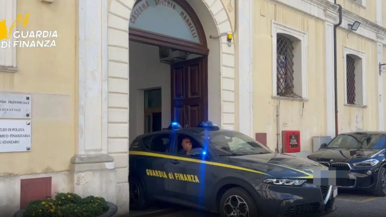 Telefoni in carcere per mantenere i contatti con la cosca, nel mirino la ‘ndrina di Tropea: in 46 rinviati a giudizio\n