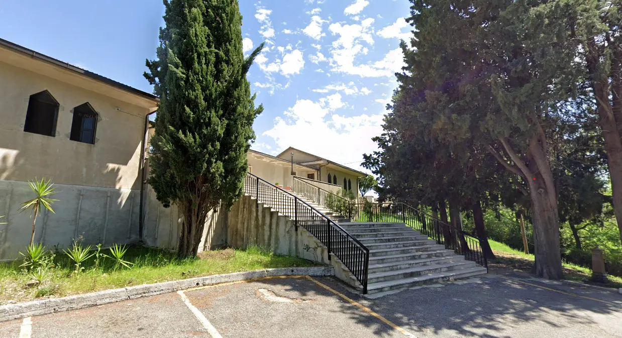 Furti tra le tombe al cimitero di Montalto Uffugo. caccia al ladro\n