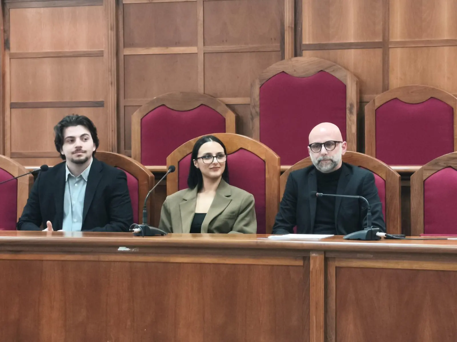 Girifalco, l’invisibile si fa immagine: inaugurata la mostra fotografica di Leonardo Citraro\n