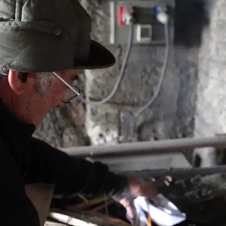 Mastru Brunu, 80 anni di fucina e passione: il fabbro che ha fatto della Calabria la sua casa\n