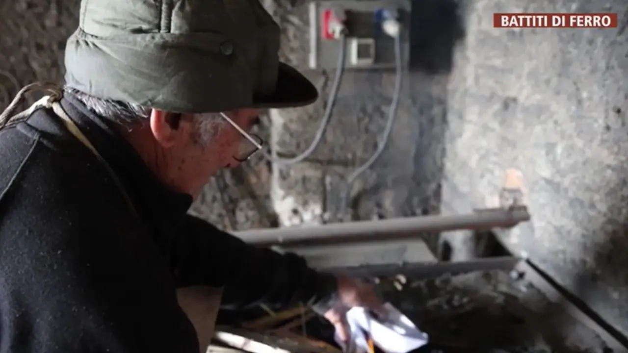 Mastru Brunu, 80 anni di fucina e passione: il fabbro che ha fatto della Calabria la sua casa\n