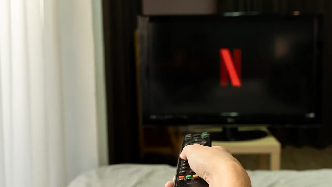 Netflix, il Tribunale di Roma boccia gli aumenti dal 2017 al\u00A02024: parte la corsa ai\u00A0rimborsi per milioni di utenti\n