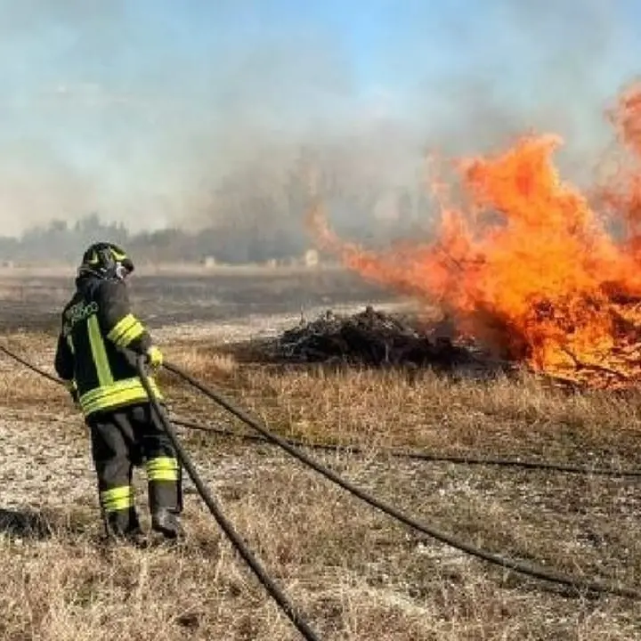 Piana di Gioia Tauro, l’allarme dei sindacati dei Vigili del Fuoco: carenze strutturali e personale insufficiente mettono a rischio sicurezza e soccorsi\n