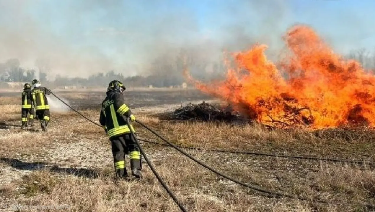 Piana di Gioia Tauro, l’allarme dei Vigili del Fuoco: carenze strutturali e personale insufficiente mettono a rischio sicurezza e soccorsi\n