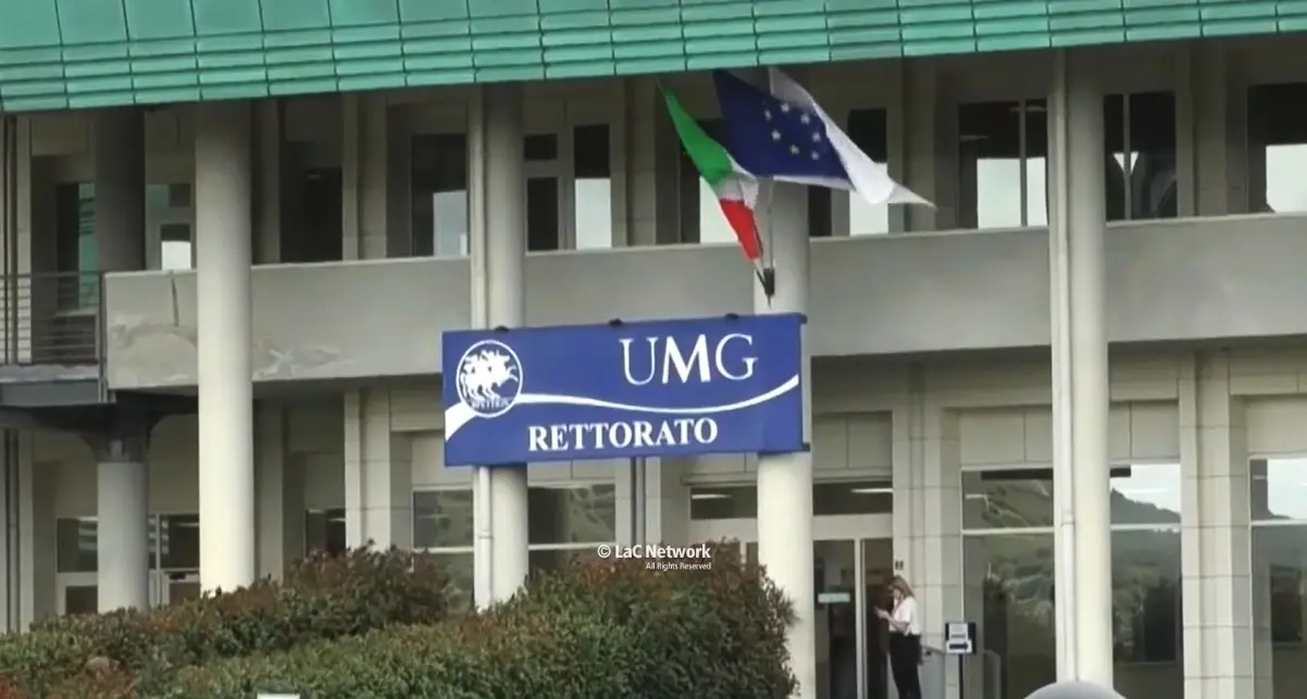 All’Università di Catanzaro al via\u00A0\"CAL.HUB.RIA – LAB\", il percorso per trasformare il talento in idee e valore per il futuro\n